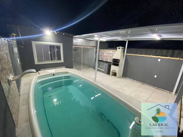 #2010 - Casa para Venda em Cabo Frio - RJ - 2