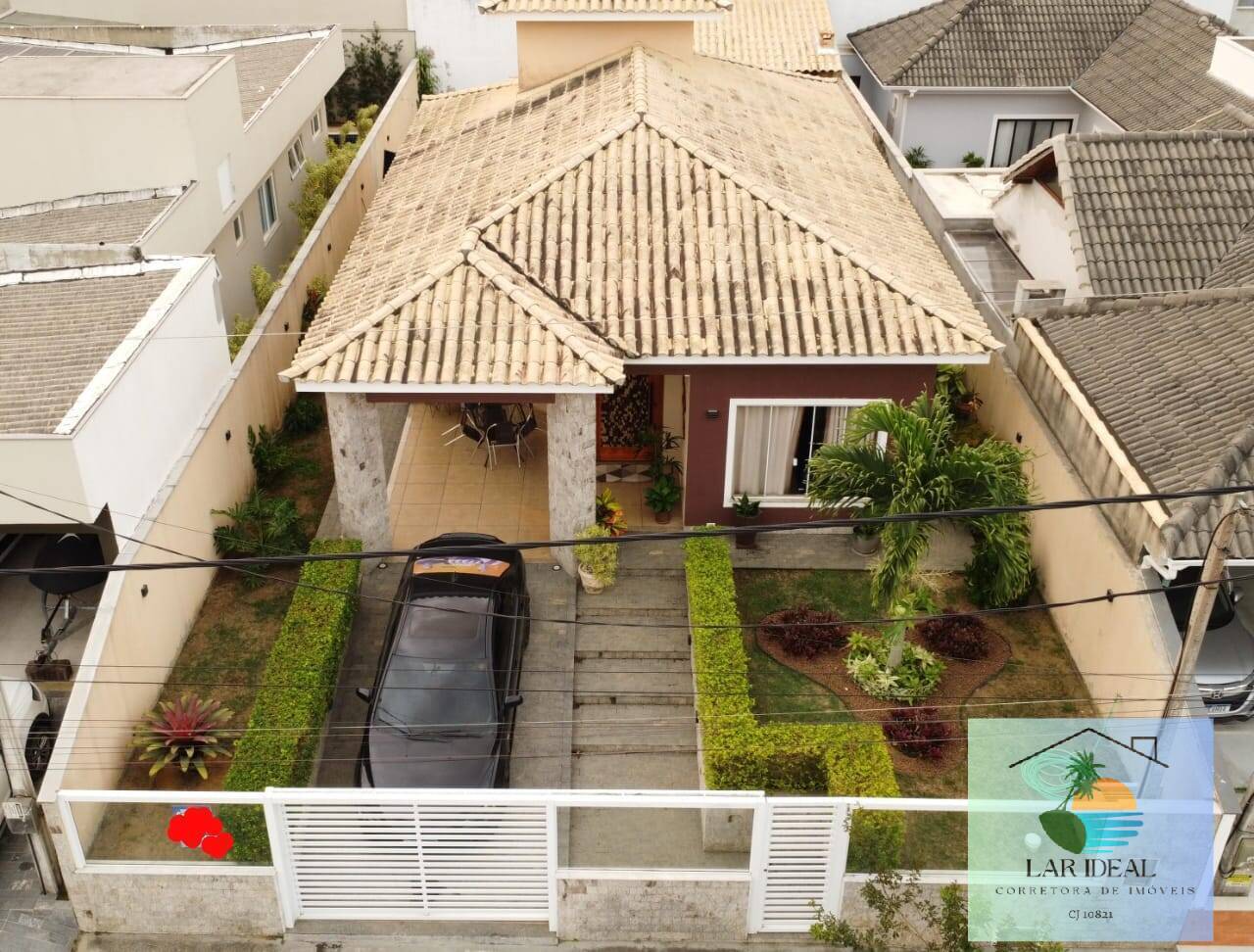 Casa à venda com 3 quartos, 130m² - Foto 1